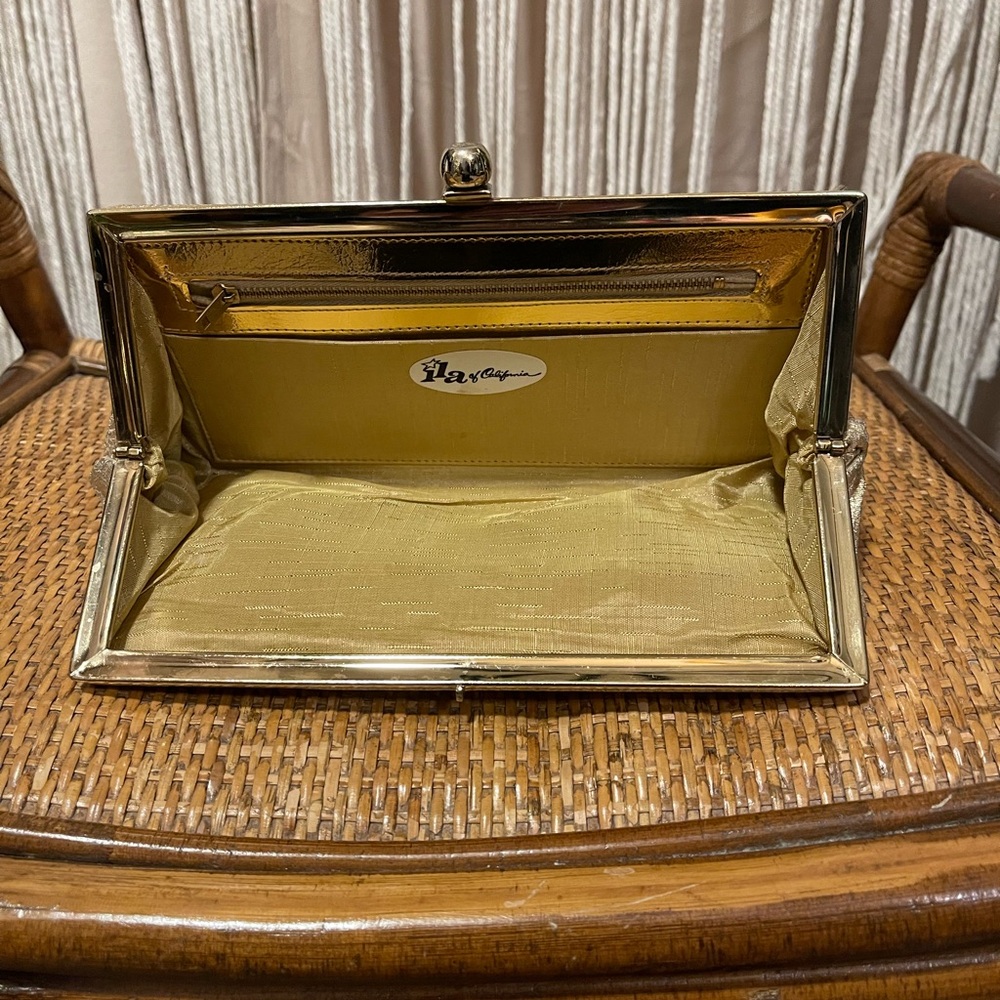 Vintage gold lame’ evening clutch with a metallic finish - Picture 3 of 5